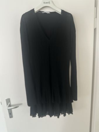 NEU! Schönes, leichtes KLEID von ZARA. Gr. 40