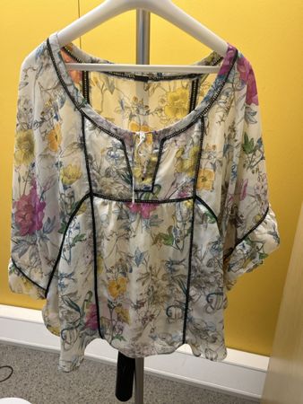 Bluse Blumenmuster Grösse M Damen weiss neuwertig