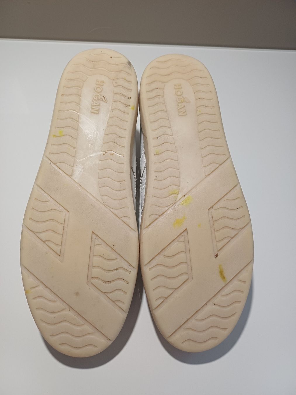Hogan Damenschuhe: wenig getragene Hogan Sneaker – Gebraucht aus Goldach von Requiliz 3
