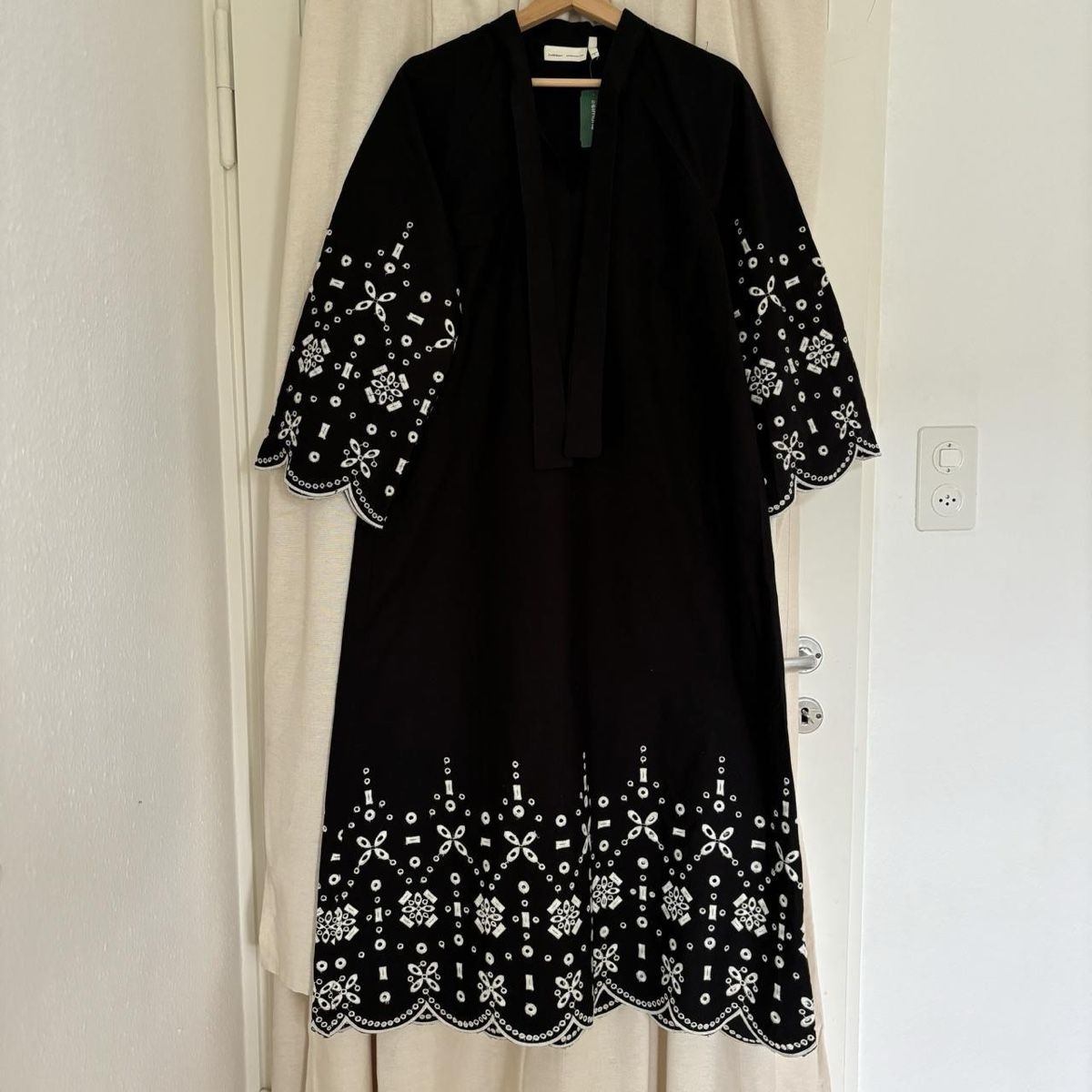 Kleider: Brand New Embroidered Maxi Dress – Neu und originalverpackt aus Zürich von aam_w8ny