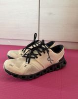 On Cloud X Damen Gr. 38 - Laufschuhe / Sportschue