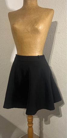 Jupe patineuse noire Zara - Taille XS - Élégante 🖤