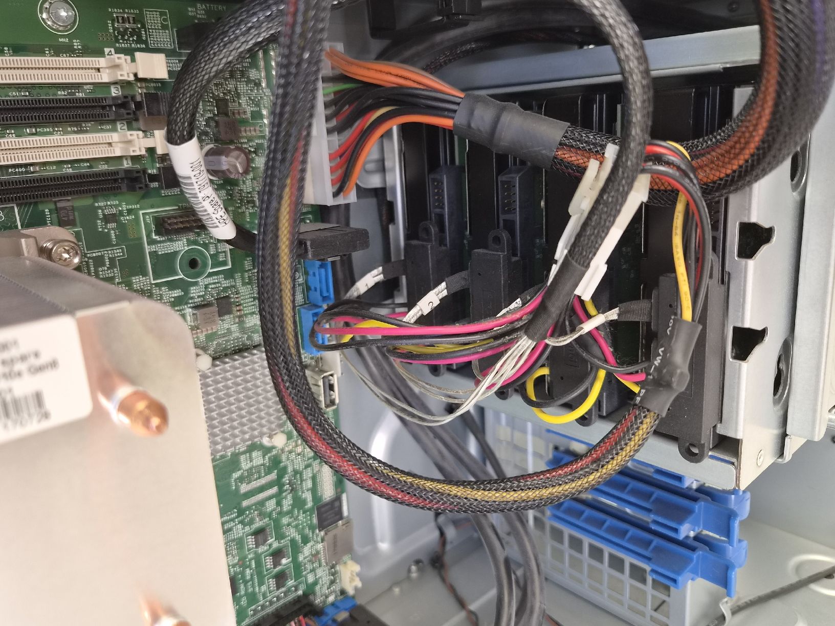Hewlett Packard Server: HP ProLiant ML30 Gen9 Server, Intel Xeon, 4TB HDD – Usato da SCHAFFHAUSEN venduto da Atami99 3