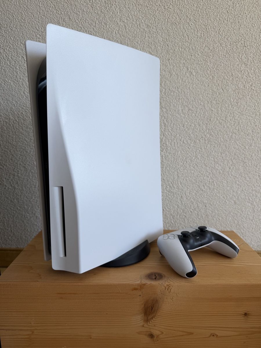 Sony Console: Playstation 5 Konsole mit Controller – Usato da Cham venduto da Deflurim