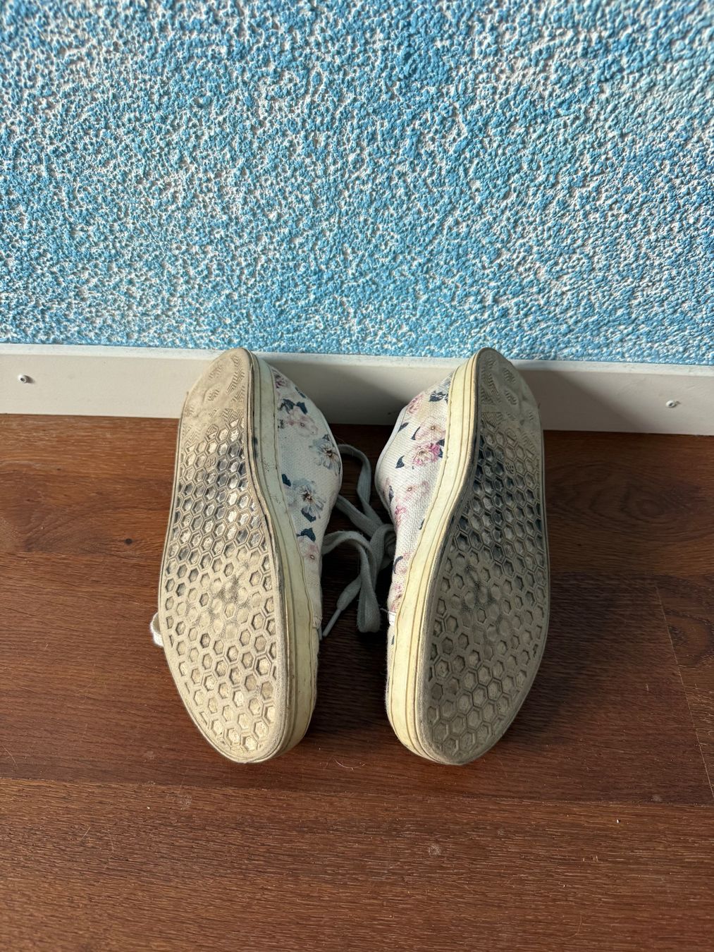 Benetton Scarpe da donna: Floral Canvas Sneakers – Usato da Altendorf venduto da am9j_nt 1