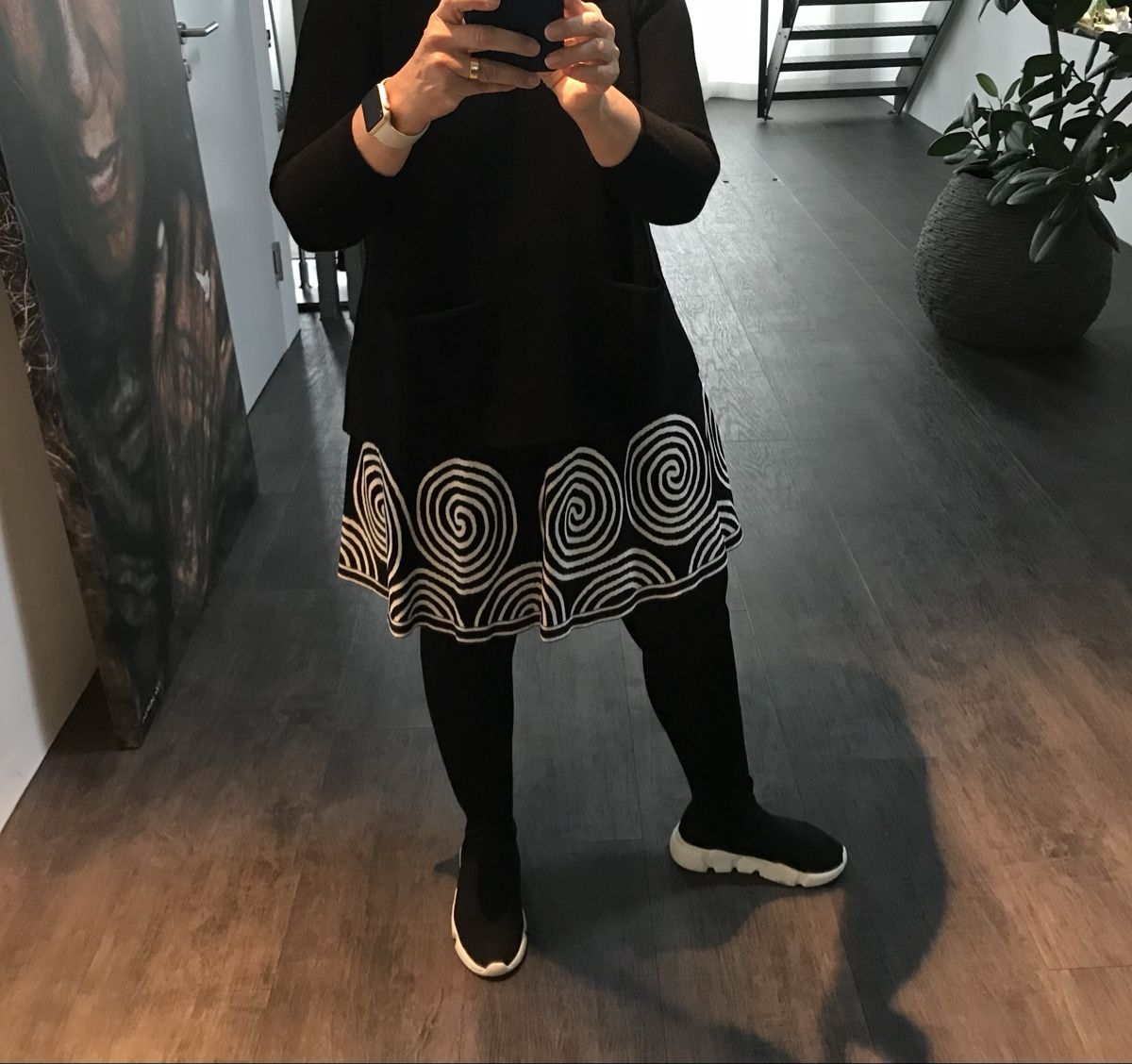 H&M Gonne: Schwarzer Strick Minirock mit Spiralmuster, Grösse M – Usato da Arbon venduto da gab_tkx8 1
