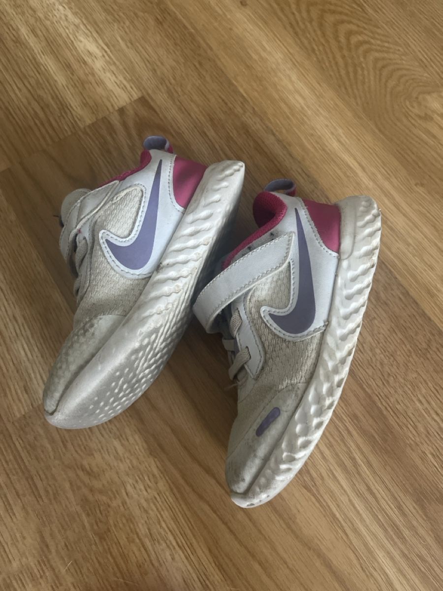 Nike Scarpe da uomo: Nike Revolution Sneaker Grösse 26 – Usato da Suhr venduto da RIE83 1