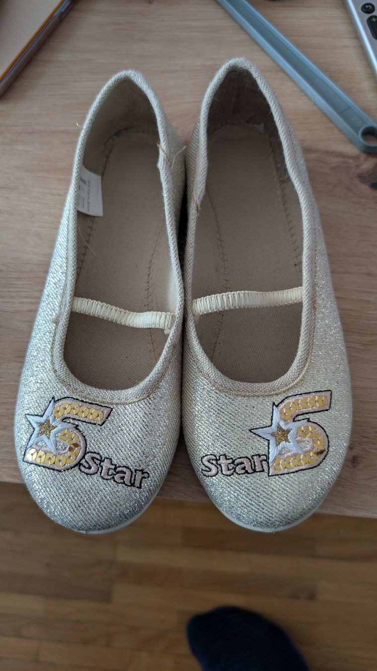 Schuhe für Mädchen: Ballerinas Mädchen Glitzer Gold  – Gebraucht aus St. Gallen von Tasu27