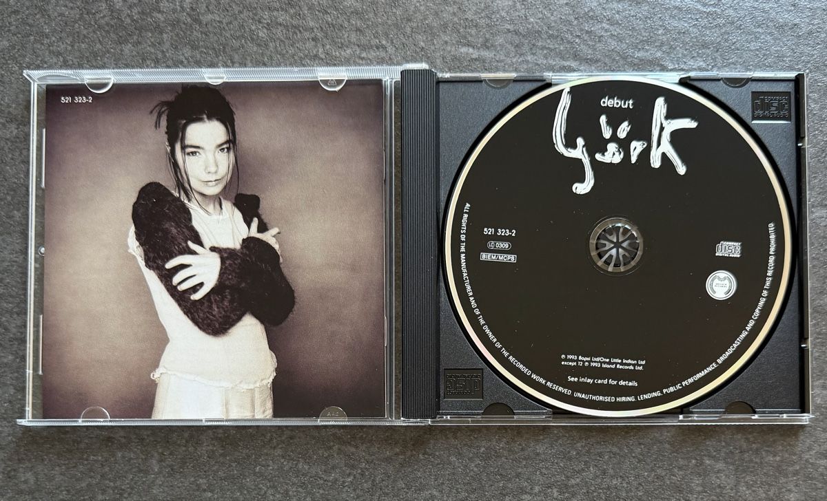 CDs: Björk Debut CD – Gebraucht aus Zürich von cENS0R 2
