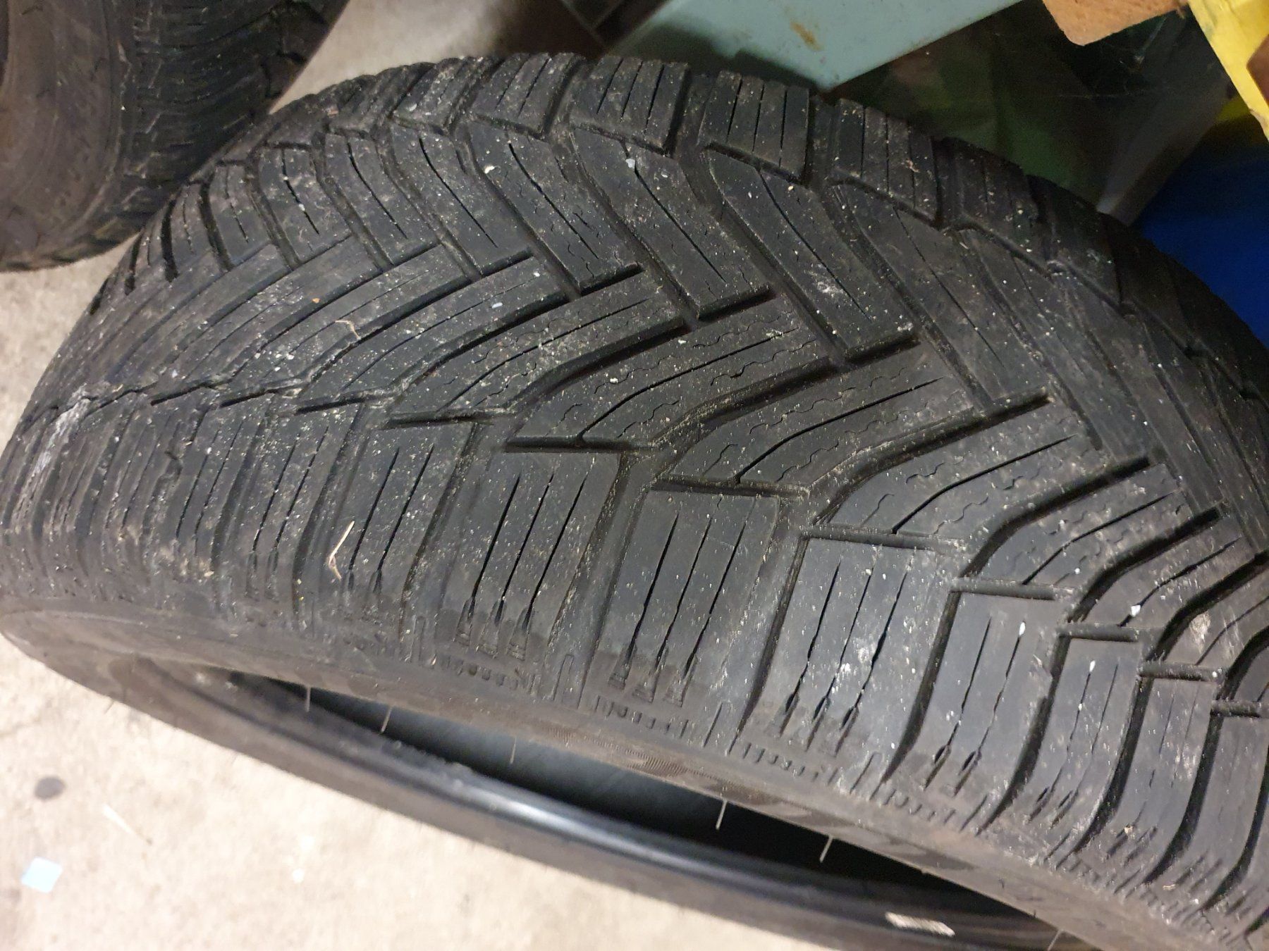 Michelin Pneumatici & Ruote complete: 2 Winterpneu 215/45R16 – Usato da Meiringen venduto da Vwja75 1