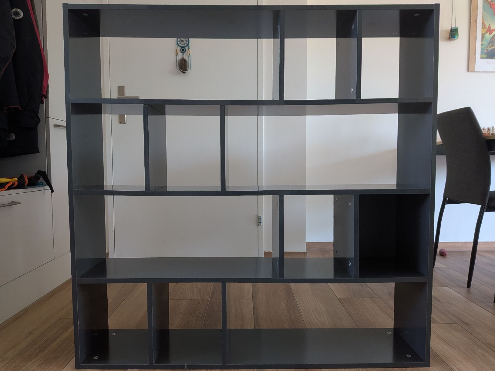 Scaffali: Bücherregal grau – Usato da Walde AG venduto da hug_n6v5