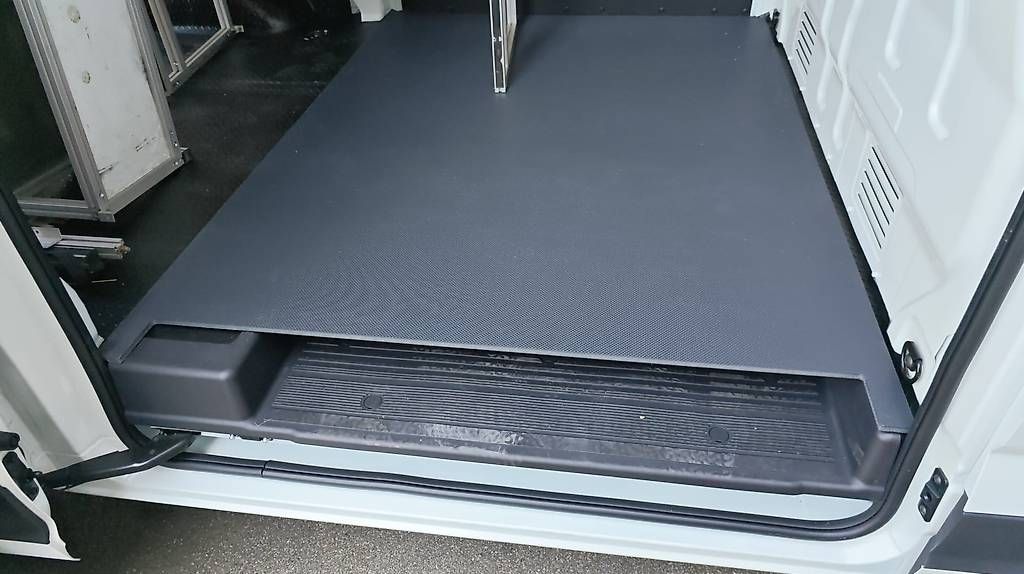 Toutes les pièces détachées: Ladeboden Maxus deliver 9 L3 – D'occasion à Goldach par inf_6k55 1