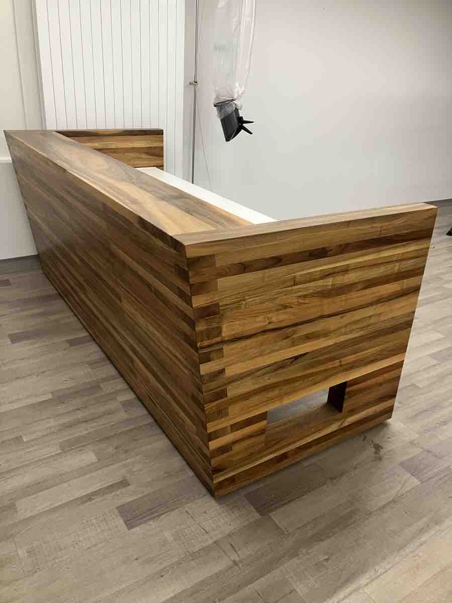 Equipement de magasin & Foires: Empfangstheke Holz Design – D'occasion à Ilanz par esthihu01
