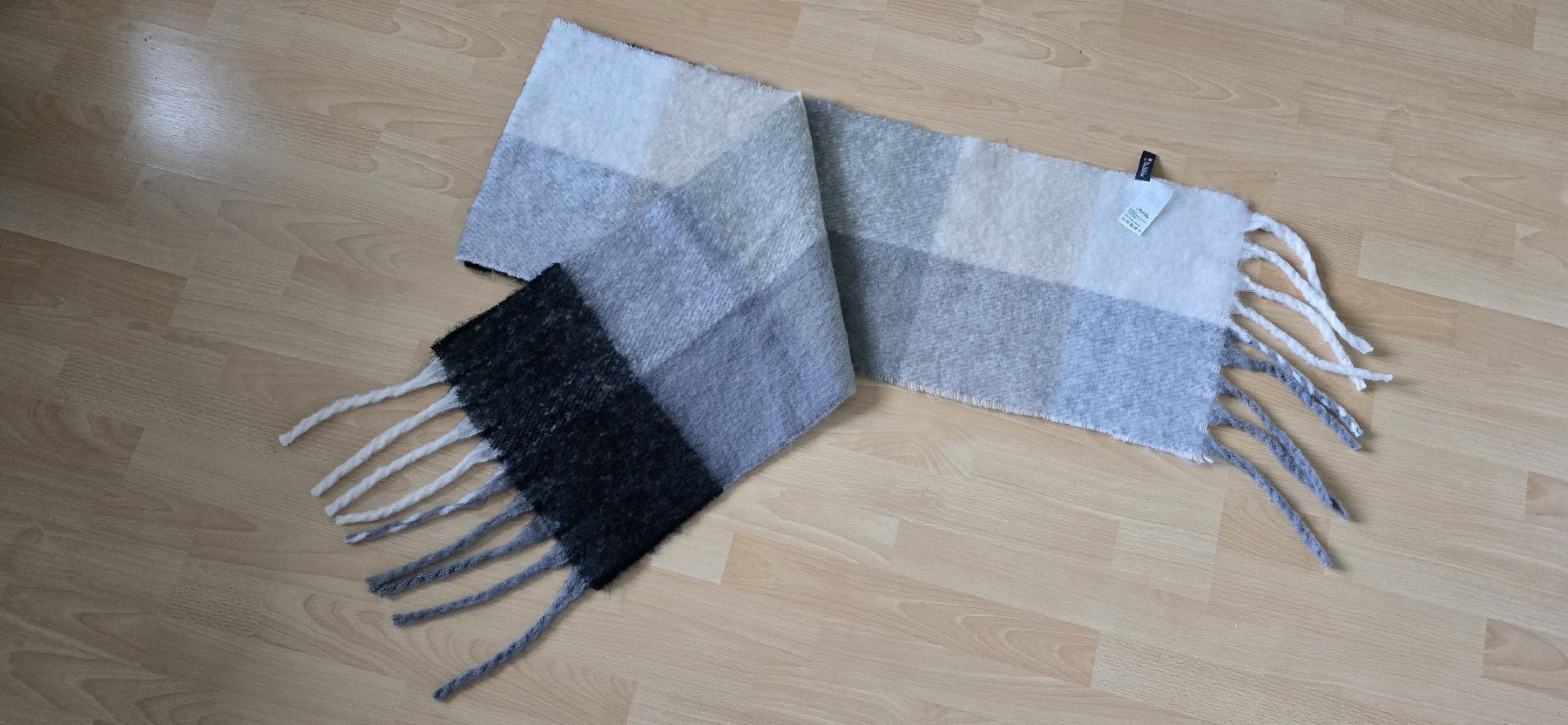 Foulard & Sciarpe: Schal – Nuovo e nell'imballaggio originale da Oberbipp venduto da Meaw13
