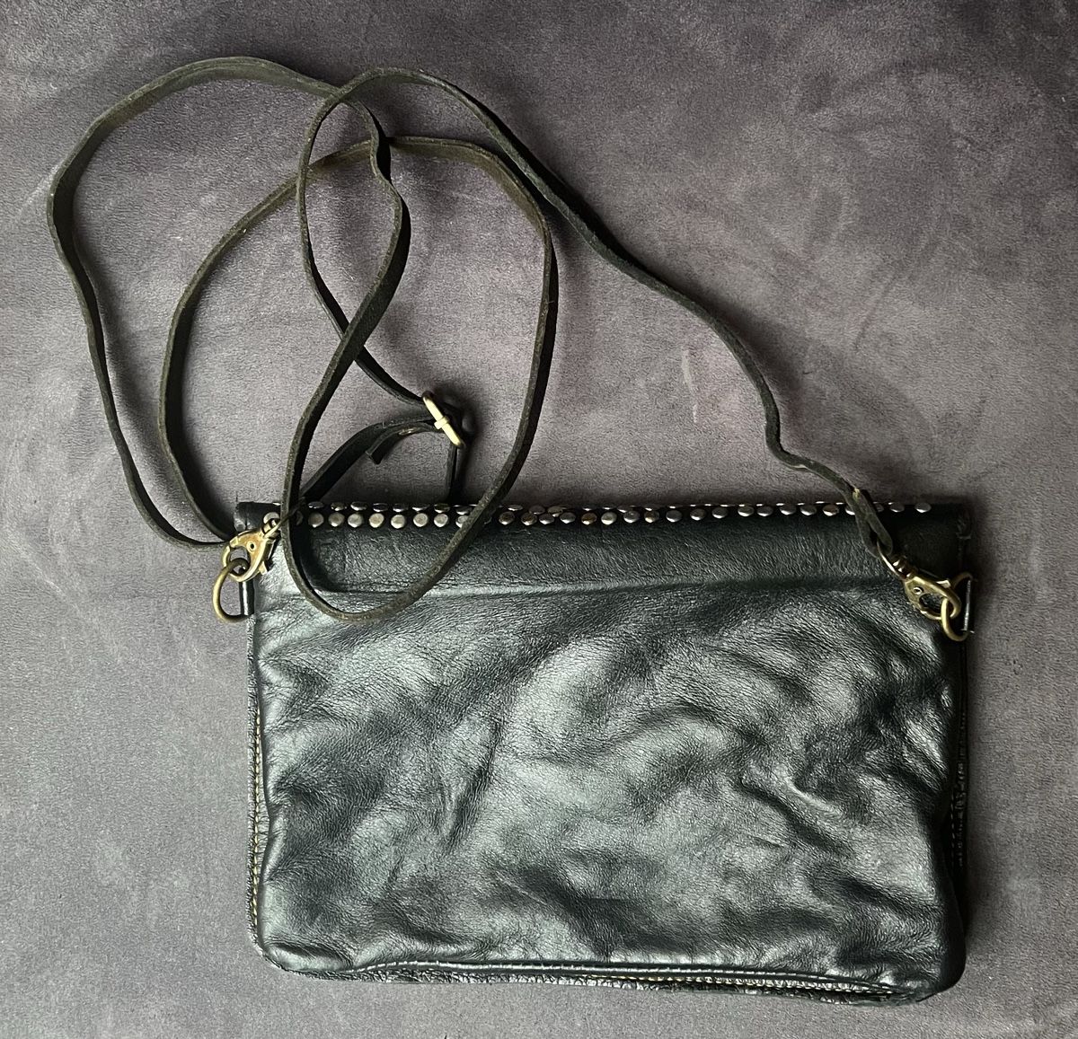 Sacs femmes: Schwarze Nieten Ledertasche Vintage Boho Style – D'occasion à Arboldswil par psp_cjt9 1
