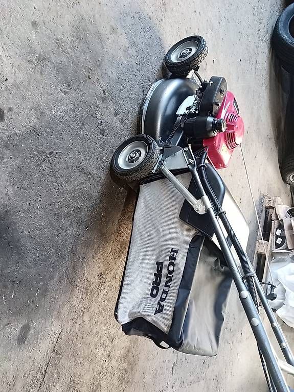 Rasenmäher: Honda Rasenmäher hrh 536 – Gebraucht aus sils.i.D von Spyderrider 5
