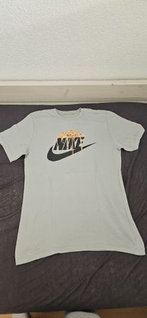 Nike T shirt S