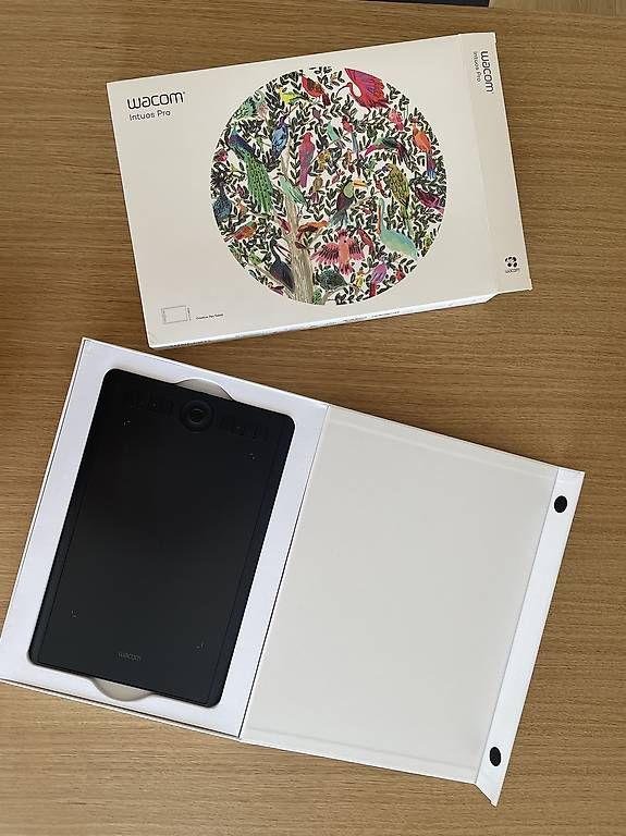Wacom Tablettes PC: Tablette graphique Wacom Intuos Pro M – Neuf avec emballage d'origine à Colombier NE par san_wkw2 1