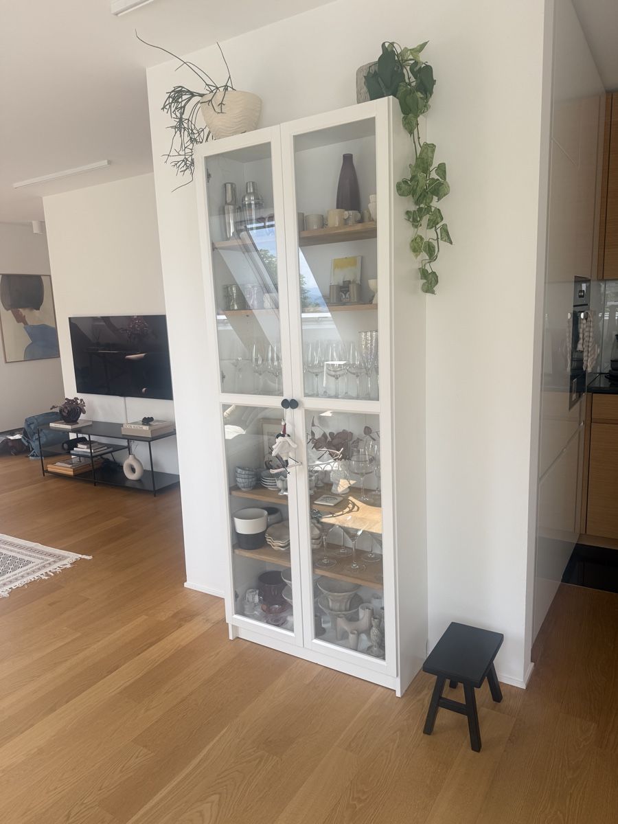 Ikea Vetrine: Ikea Billy with wood shelves – Usato da Zürich venduto da mar_jqz5 1