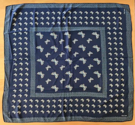 Foulard en soie vintage Oleg Cassini 
