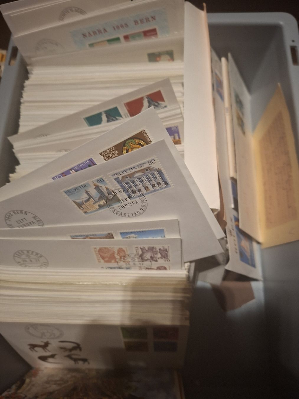 Alle Briefmarken: Kiste mit FDC / Briefen und diversem – Gebraucht aus Balgach von SIMEON27 6