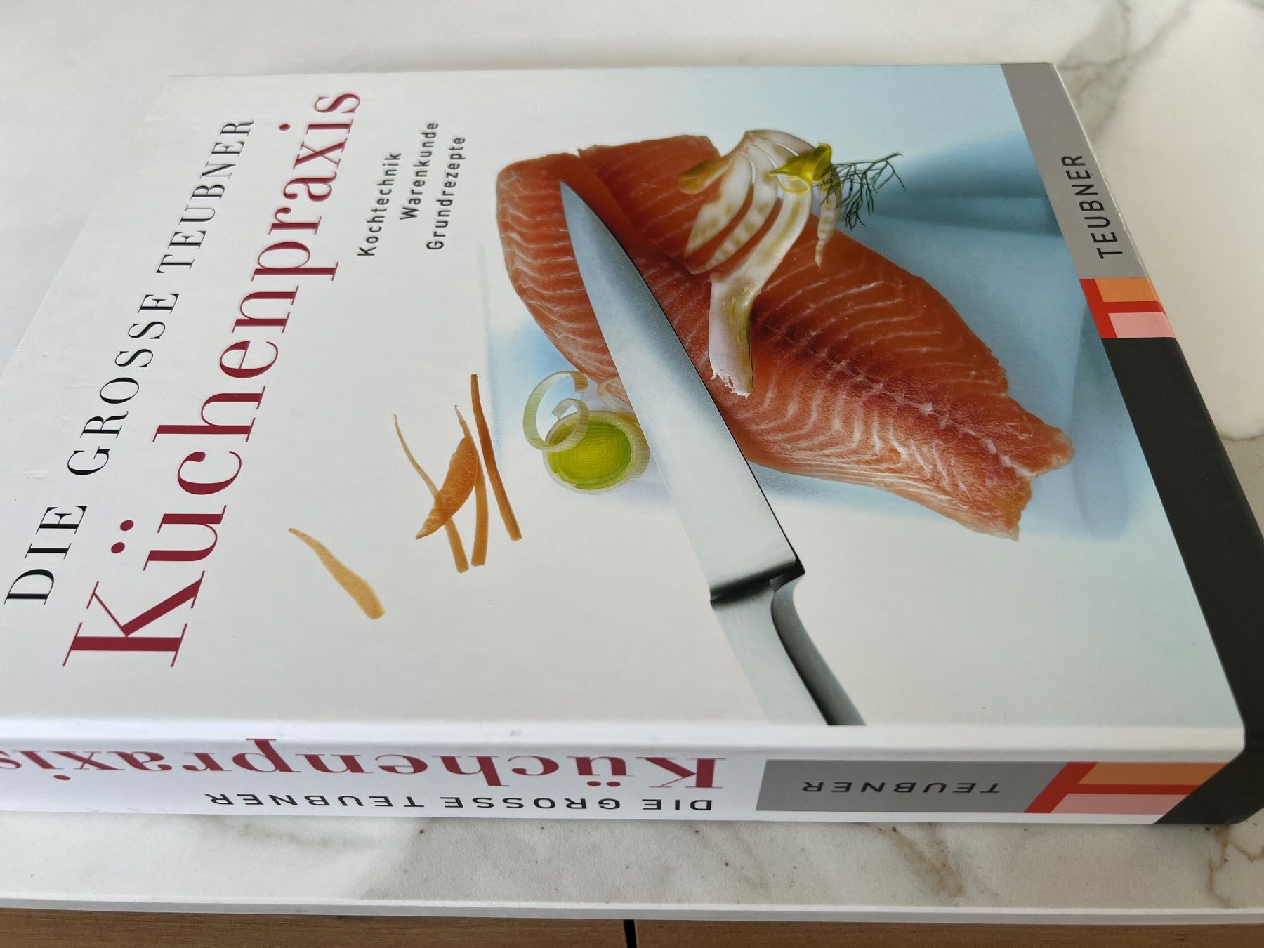 Libri: Die grosse Teubner Küchenpraxis, Kochtechnik, Warenkunde ... – Usato da Lyssach venduto da Nise5 2