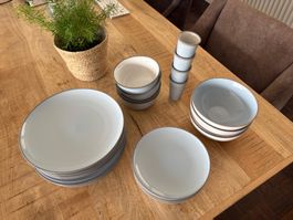 LIVIQUE Geschirrset 24-teilig in Cloud-Blau – top Zustand