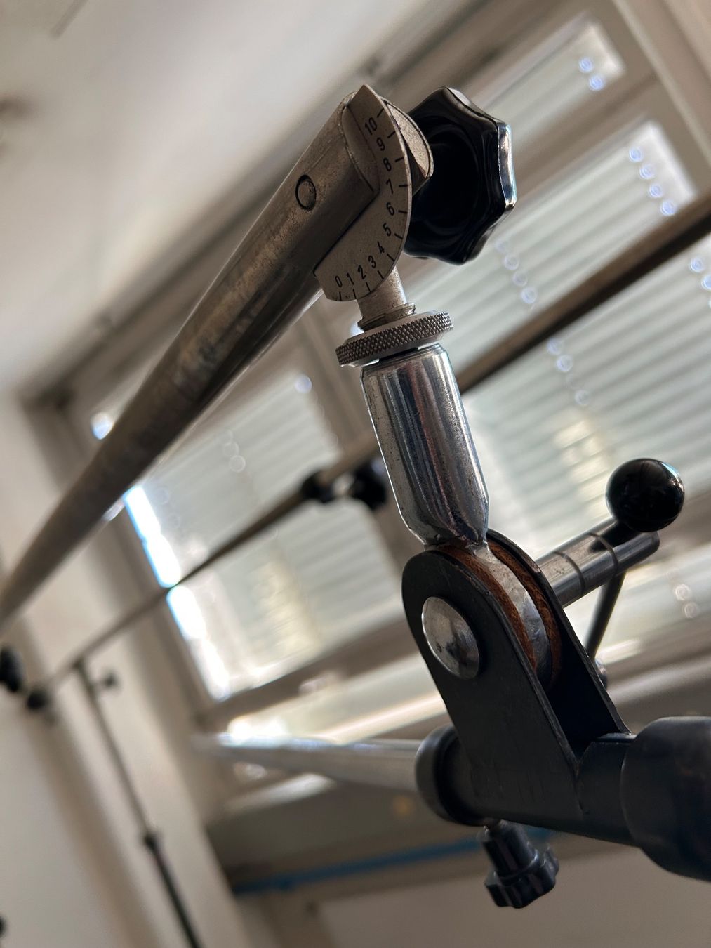 Supports pour instruments & partitions: Rundfunk-Galgenstativ Sonderanfertigung – D'occasion à Zürich par LuZ_8005 2