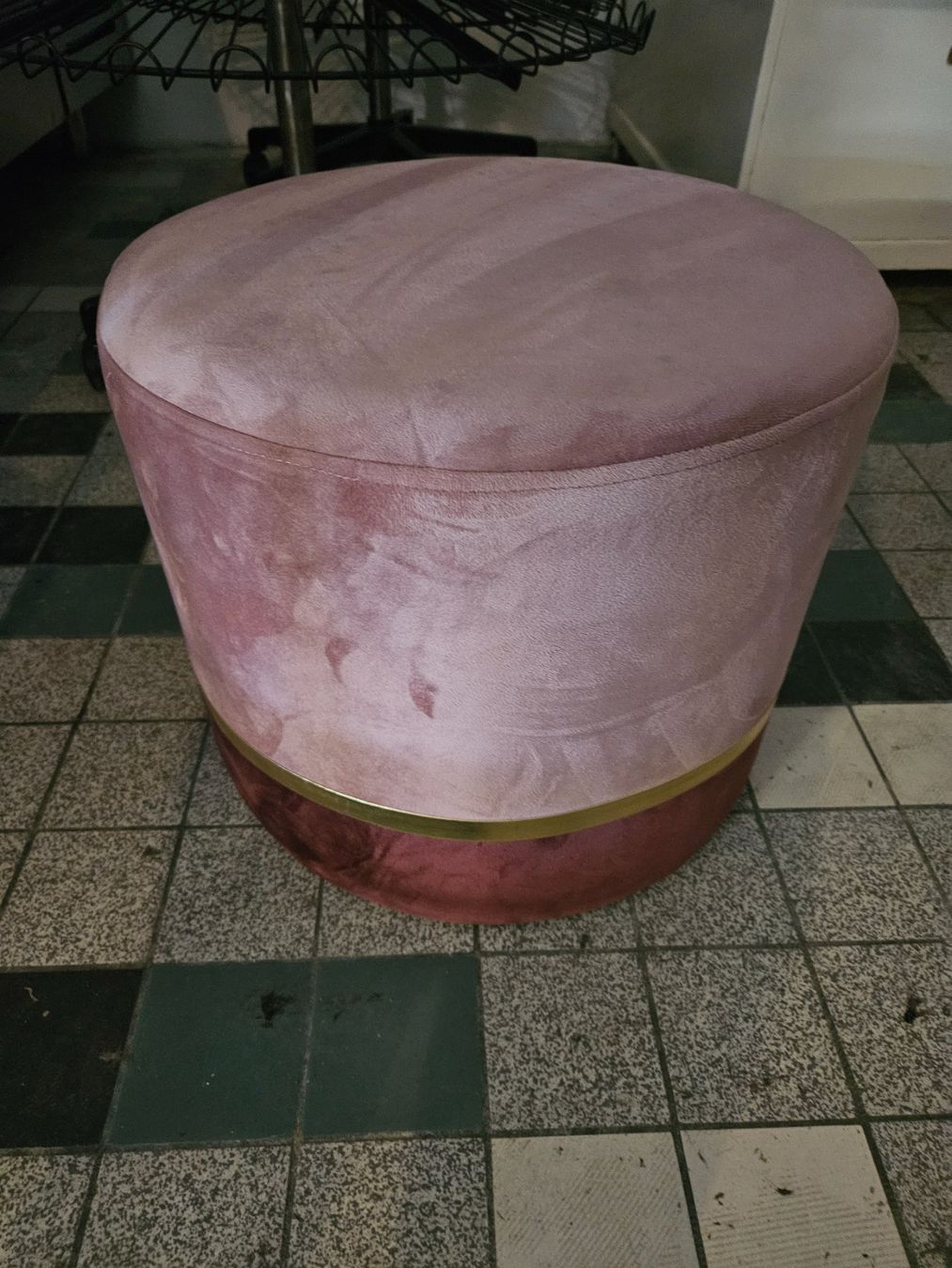 Sgabelli: Runder Hocker Samt Pink mit Goldrand – Usato da Wikon venduto da Mr.Saxer