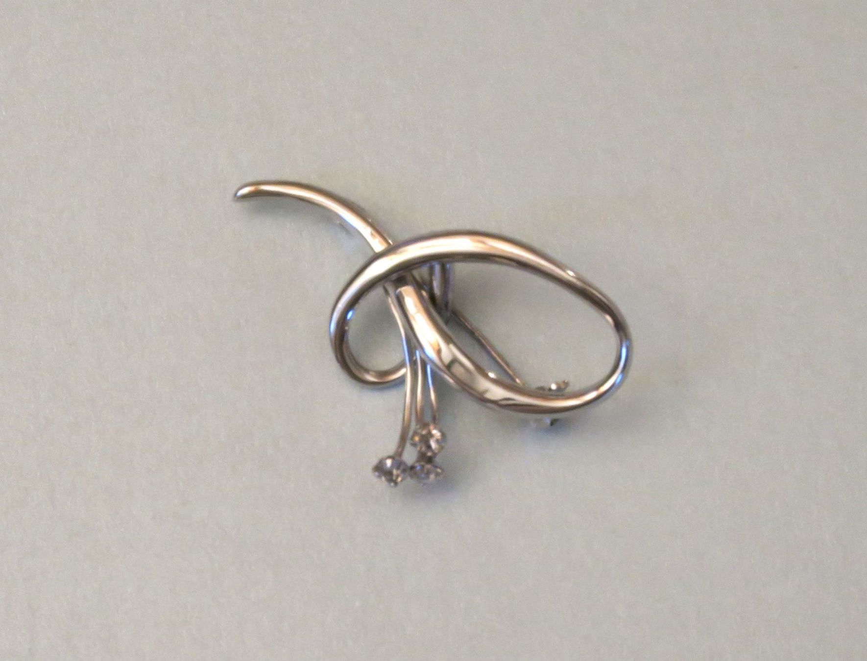 Broches & Aiguilles: Brosche mit Strasssteinen – D'occasion à Brittnau par marlenestone