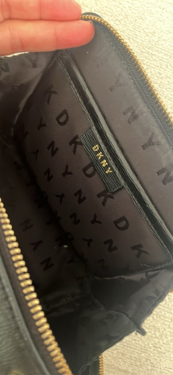 DKNY Taschen für Damen: DKNY umhängetasche – Gebraucht aus Wald ZH von tuba91 1