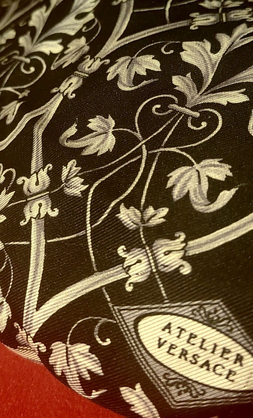 Versace Foulard & Sciarpe: Foulard,écharpe Versace 100% soie – Usato da Biel/Bienne venduto da notfun 5