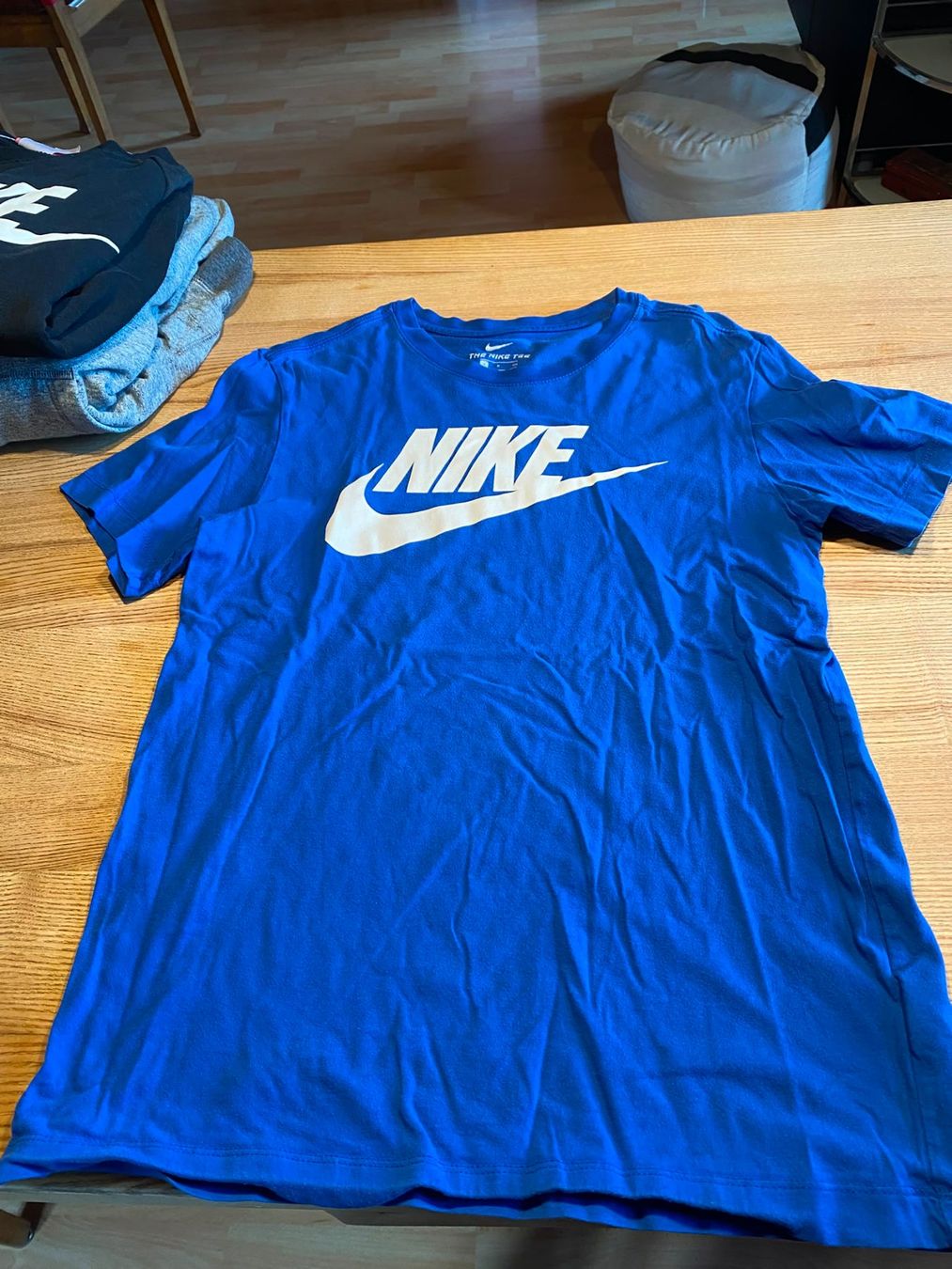 Nike Lotti di vestiti: 4-teiliges Paket Nike Herrenkleider Gr. S – Usato da Röschenz venduto da Tashroal 7