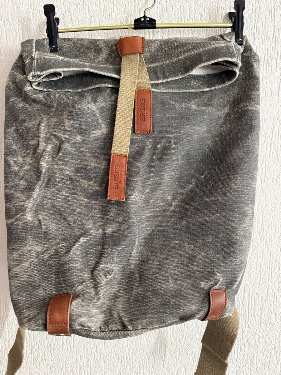 Brooks Zaini: Rucksack Brooks 26l Roll-Top grau  – Usato da Zürich venduto da OLDandNEW.