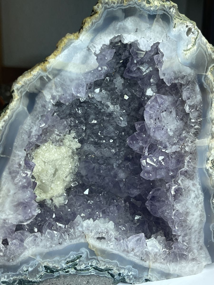 Mineralien & Heilsteine: Géode de quartz violet (Améthiste) – Gebraucht aus Le Landeron von Ayriss 1