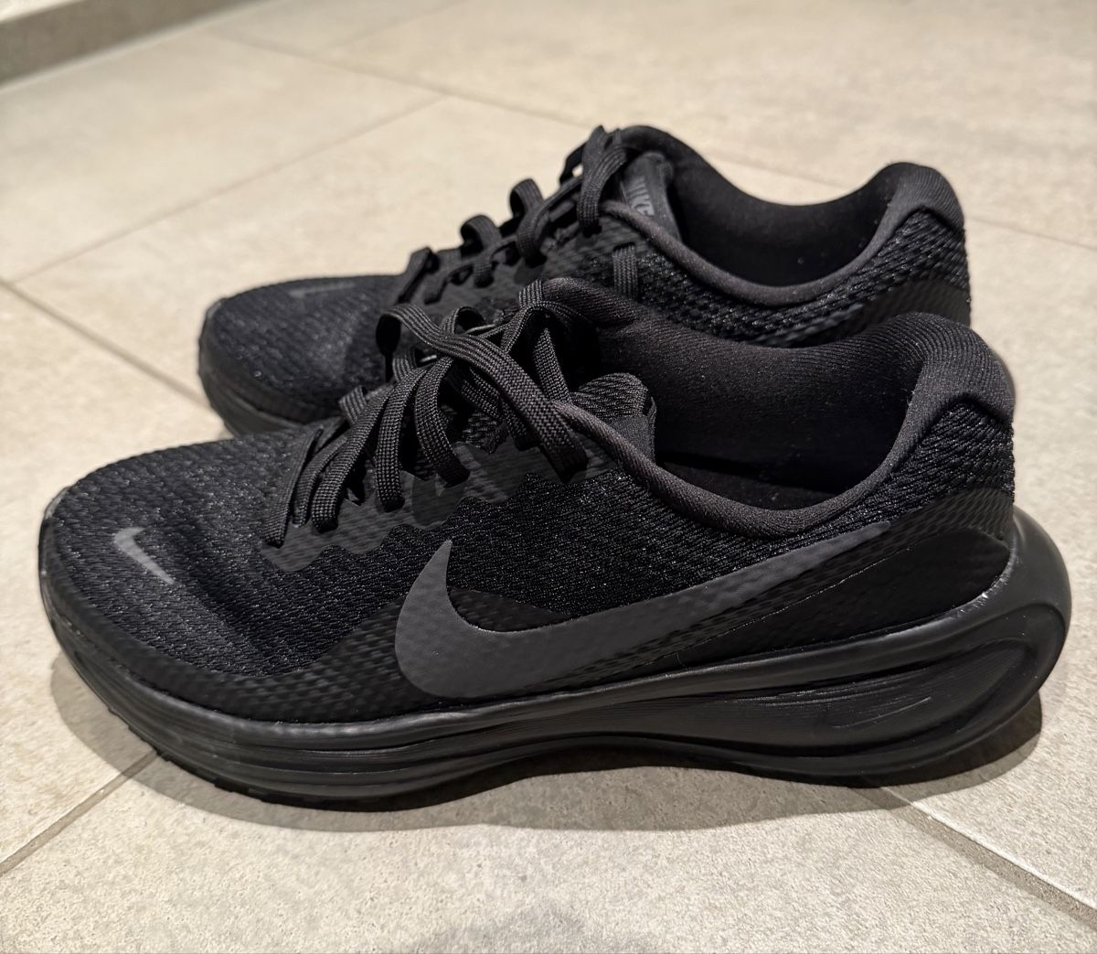 Nike Scarpe da donna: Nike Performance Revolution 8 – Nuovo (secondo la descrizione) da Othmarsingen venduto da J_Shop 2