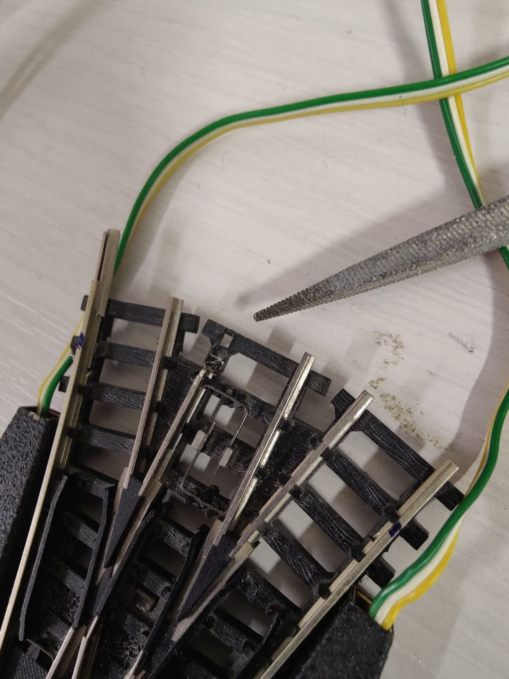 Trix Modellini di ferrovie: Minitrix Weichen 44 Stück davon 33 mit Antrieb – Usato da Roggwil BE venduto da Serpent0 6