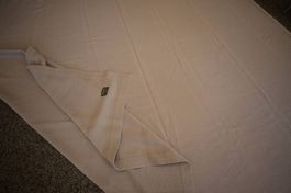 Tagesdecke in Creme/Beige mit feiner Waffelstruktur