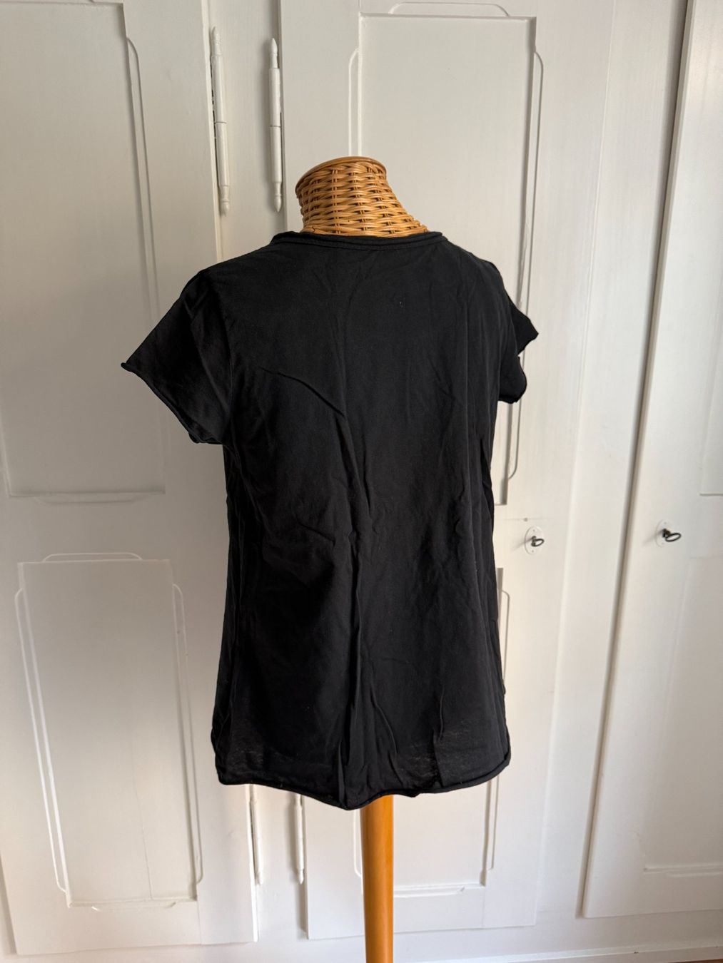 T-shirt: T-Shirt schwarz mit Schmetterling M – Usato da Zürich venduto da Diazaio 2