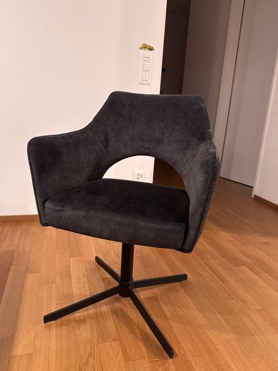 Tables: Moderner Esstisch mit 6 drehbaren Stühlen + GRATIS Teppich – D'occasion à Bülach par naz_dc9d 3