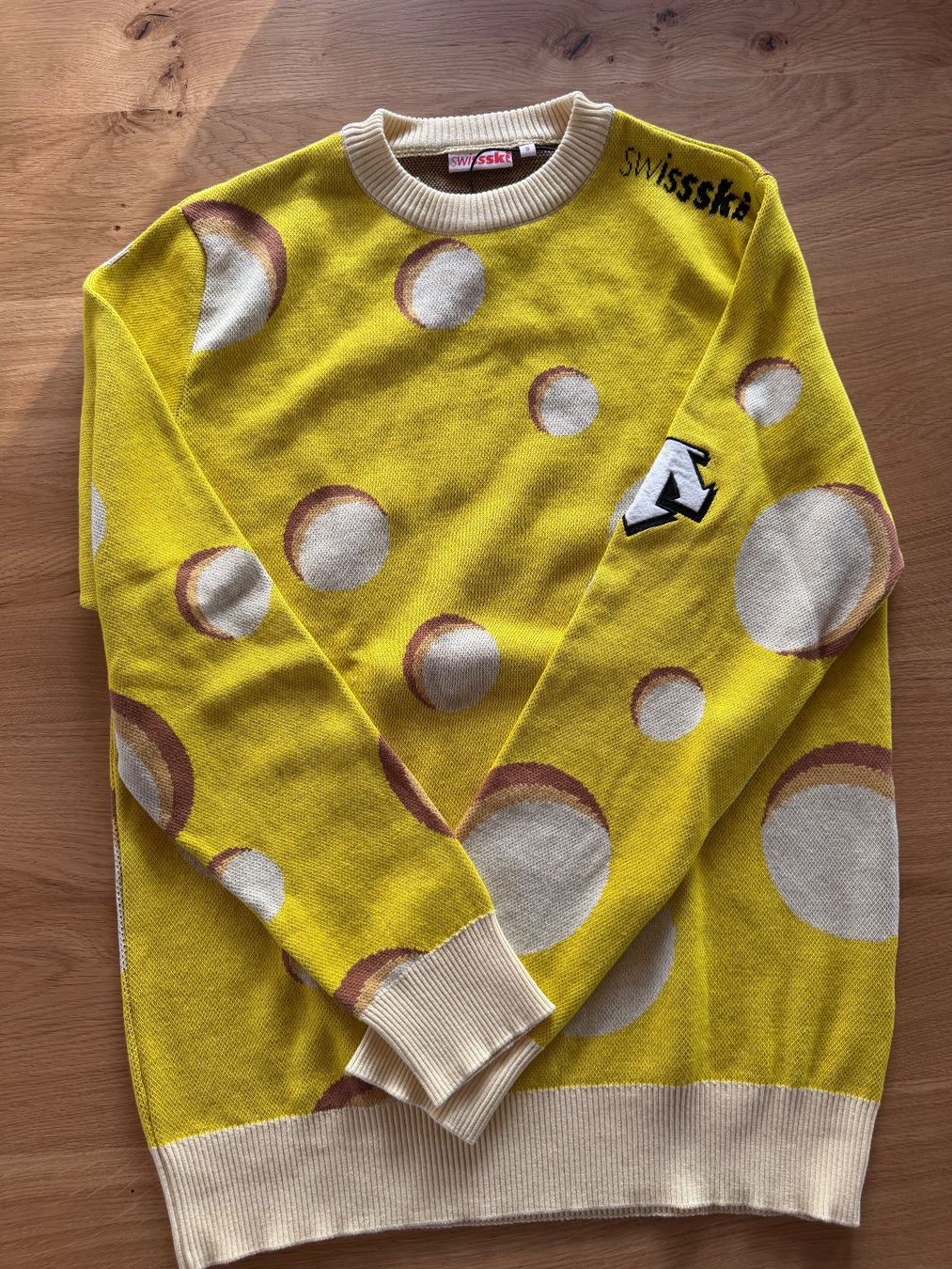 Pullover & Sweatshirts: Swiss-Ski Pullover Käse Design Grösse S gebraucht – Neu und originalverpackt aus Gais von Flaton