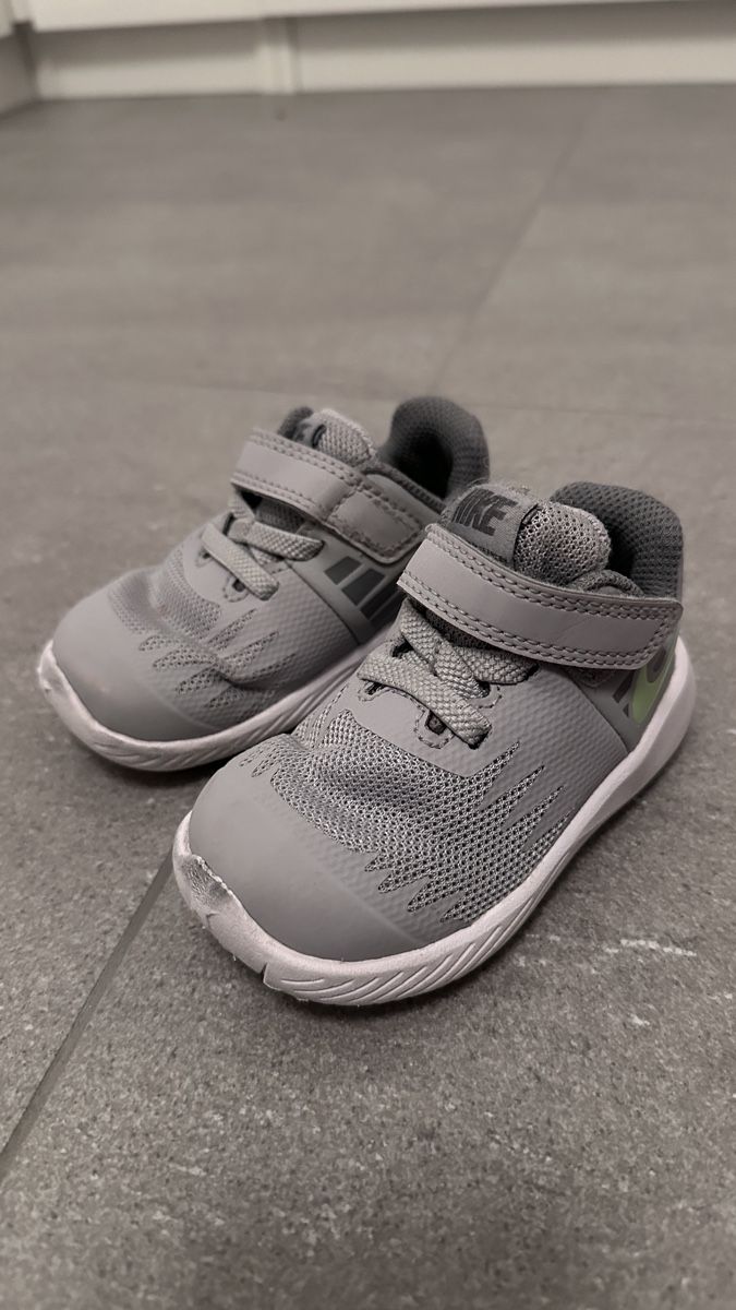 Nike Scarpe per ragazzi: Nike Sneakers Gr. 19.5 – Nuovo (secondo la descrizione) da Pfungen venduto da nik_9wv9