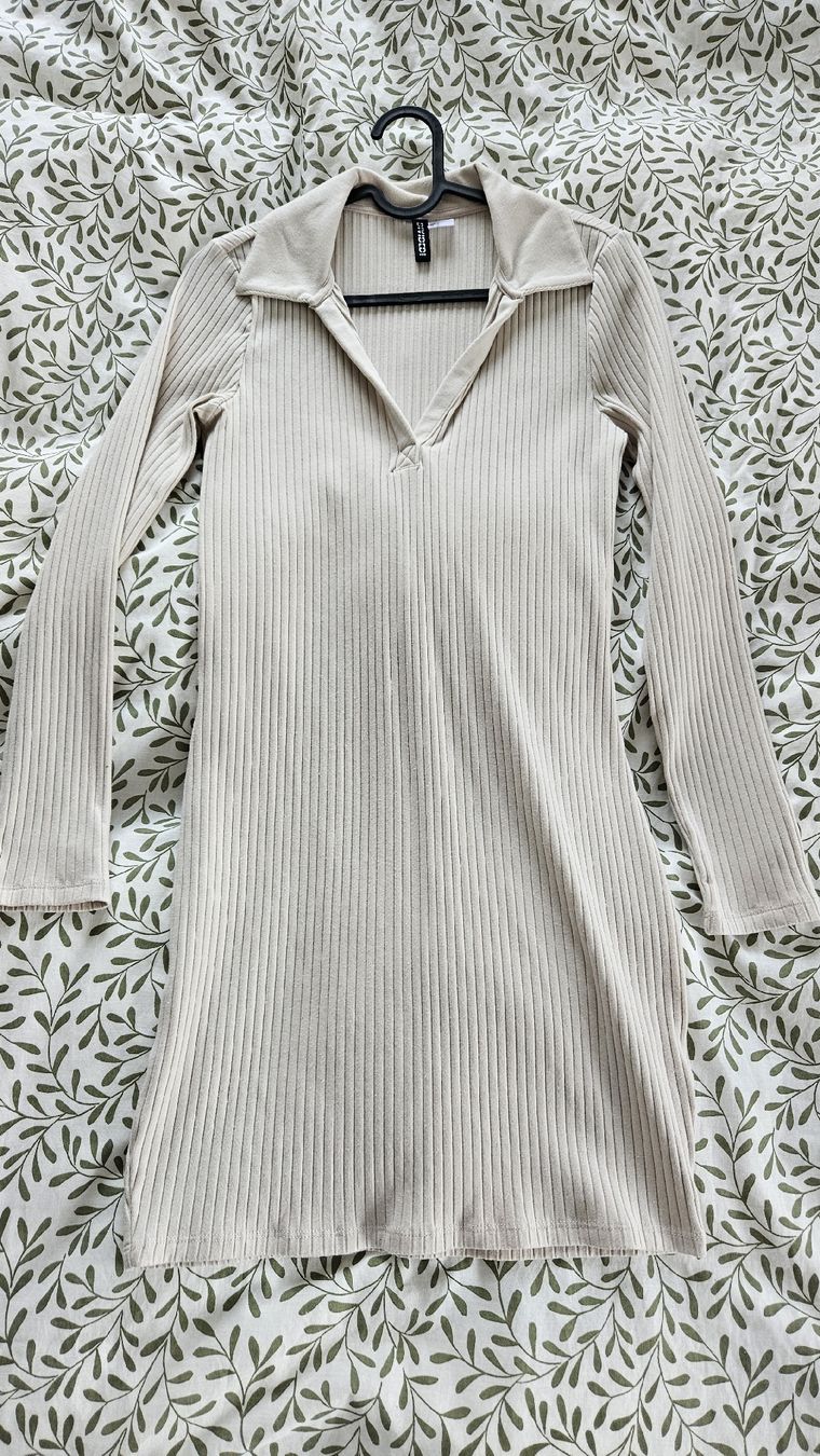 H&M Vestiti: H&M geripptes Midikleid Gr. M beige – Usato da Niederbüren venduto da isa_s9jx