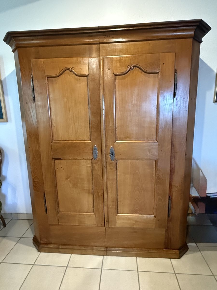 Armadi: Massiver Holzschrank antik – Usato da Windisch venduto da _sru_