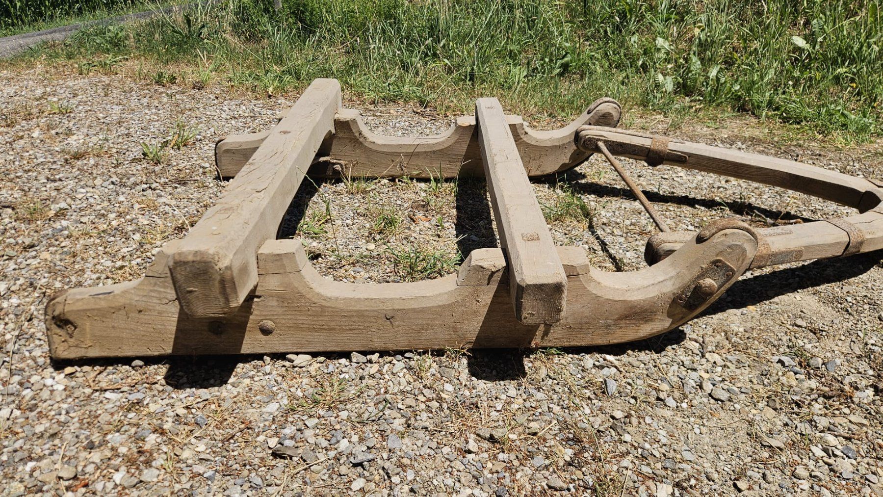 Slitta: Antiker Holzschlitten mit Eisenbeschlägen – Usato da Wasen im Emmental venduto da sel_6xg6 1