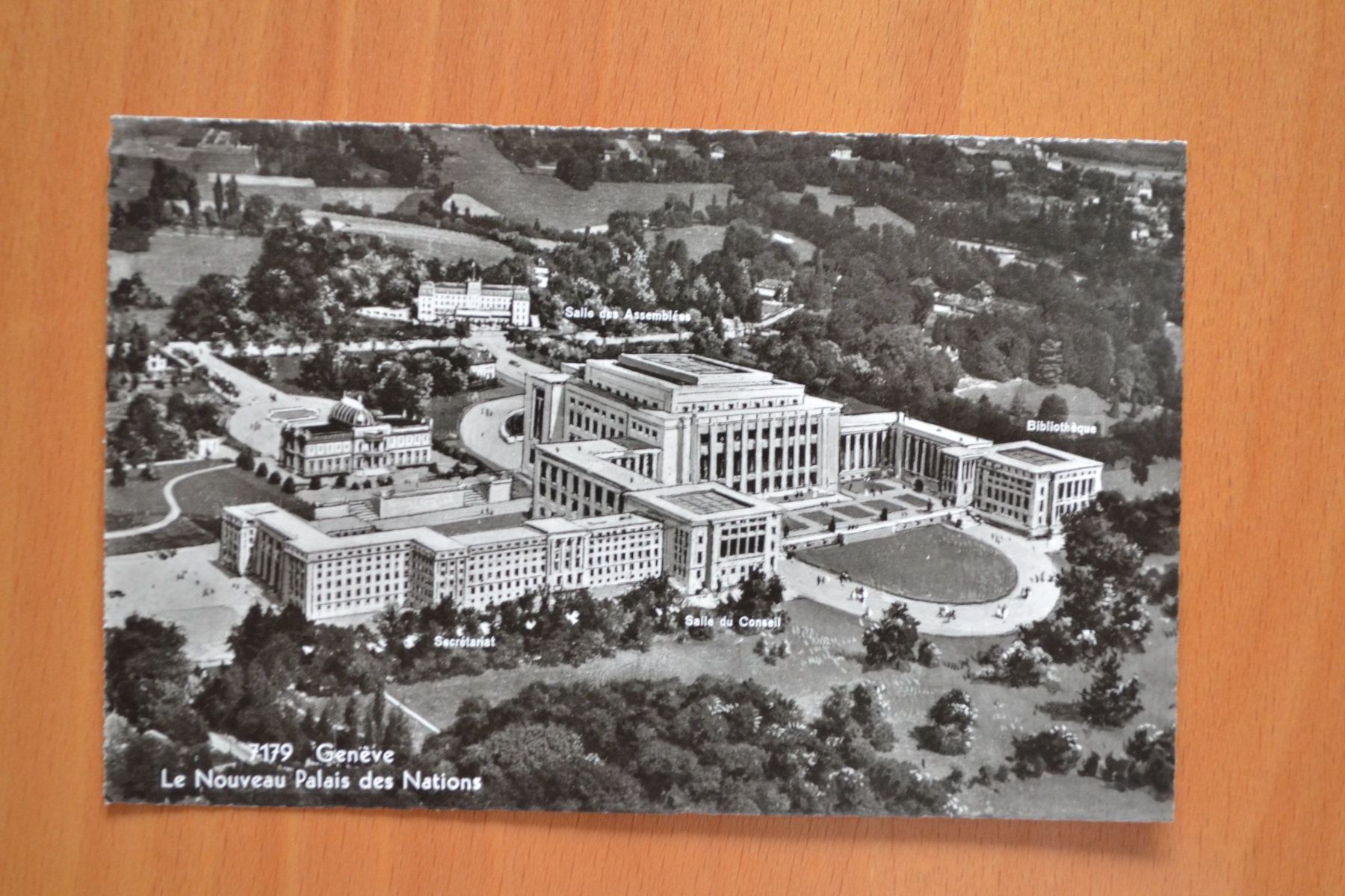 Cartoline postali: AK Genève Palais des Nations  GE – Usato da Beinwil am See venduto da kajak55