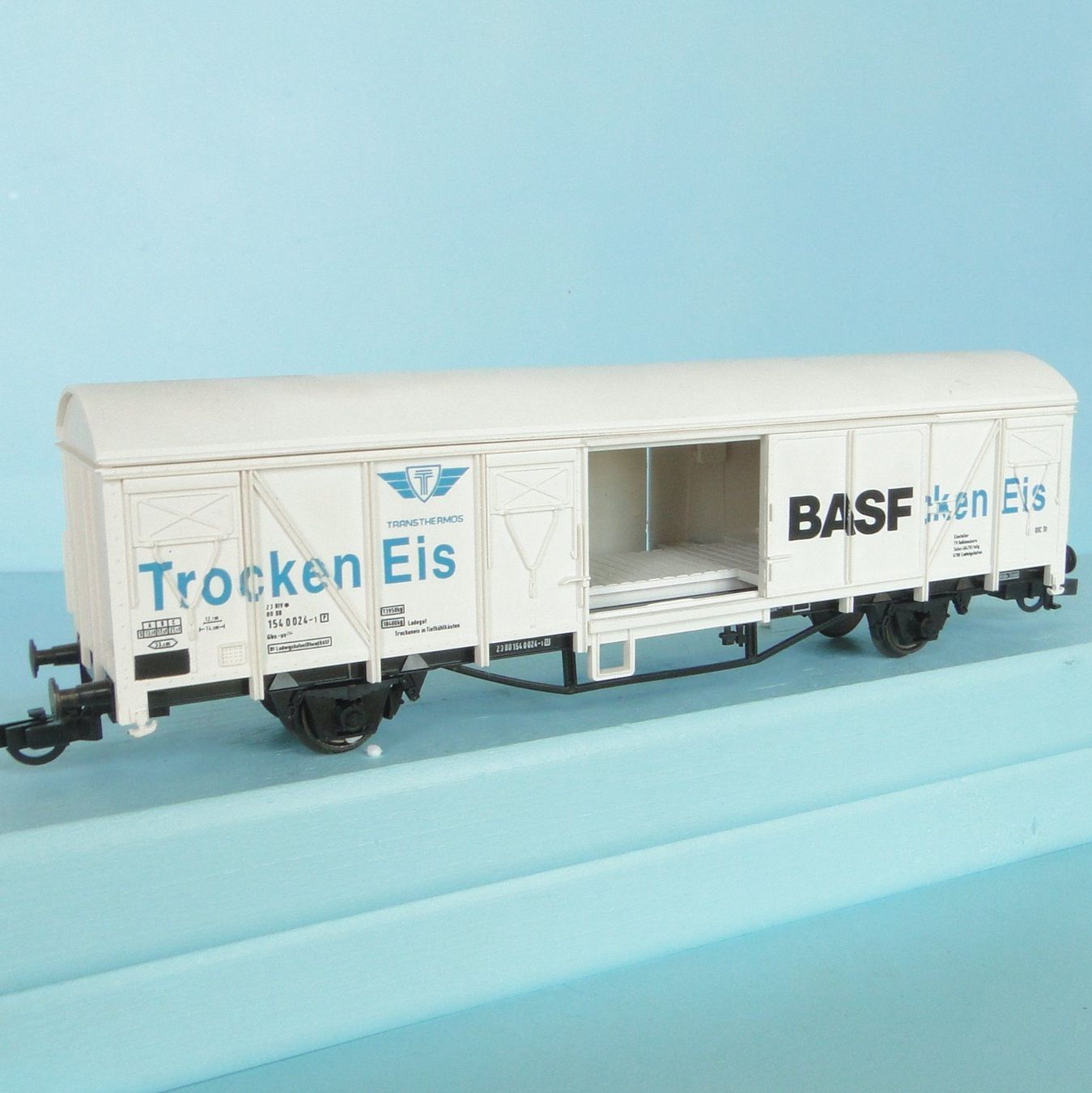 Roco Modellini di ferrovie: Roco 46401 H0 Kühlwagen BASF – Usato da Bülach venduto da cann11 2