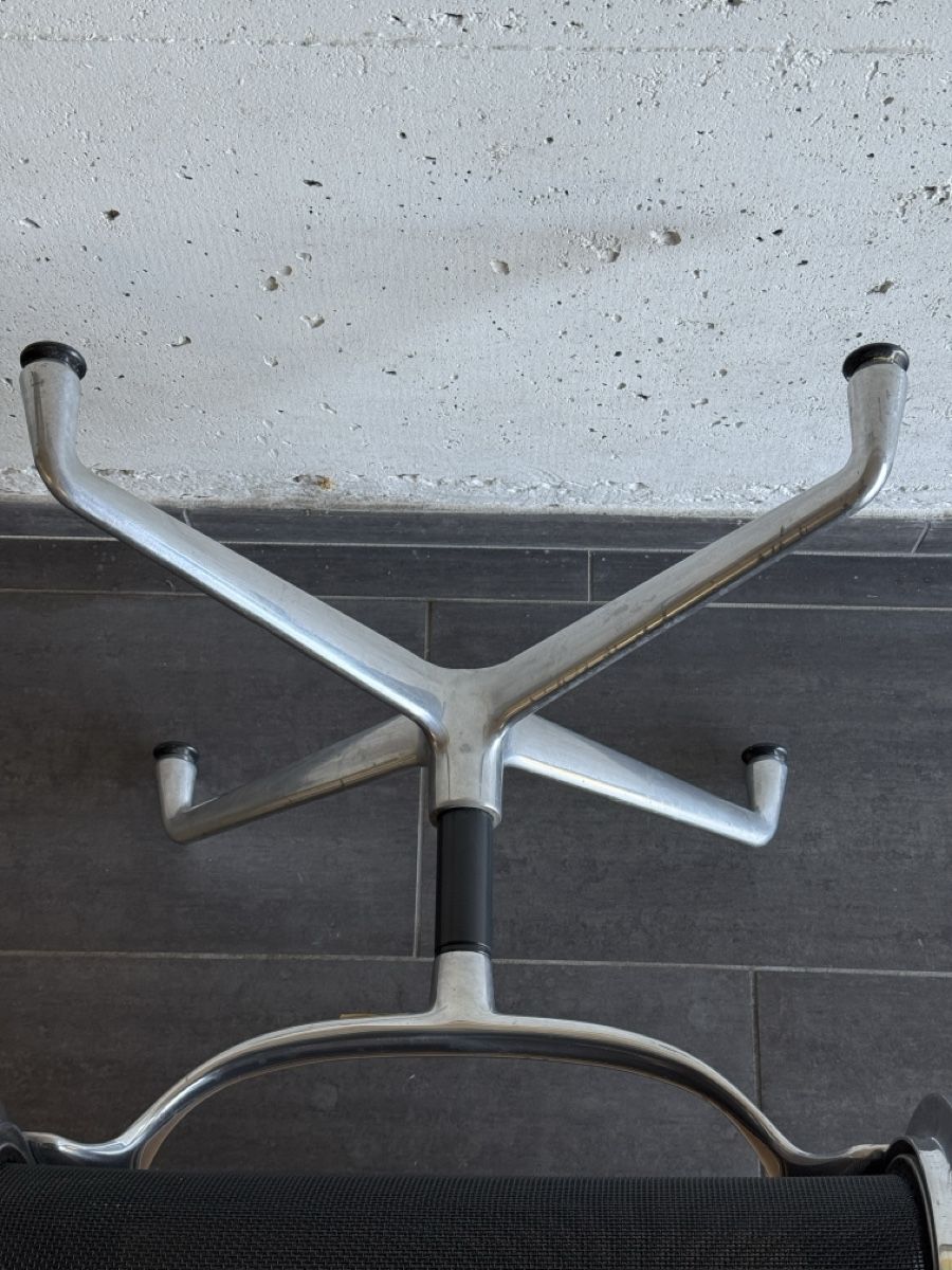 Eames Sedie: Vitra Eames Aluminium Chair EA 106 3/3 – Usato da Ulisbach venduto da Mithrandirr 4