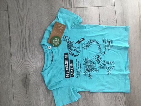 Neu,mit Etikete C&A Bio Baumwolle  Dino-Shirt, Grösse 104