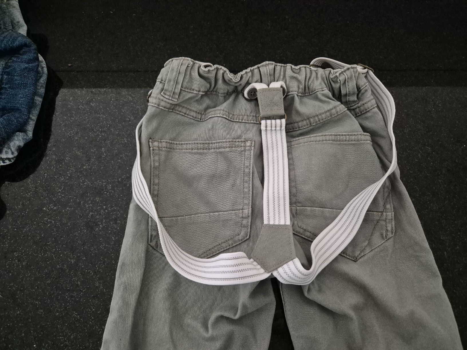Pantaloni: Hosen Grösse 116 – Usato da Rickenbach SO venduto da S.u.n.s.h.i.n.e.83 1